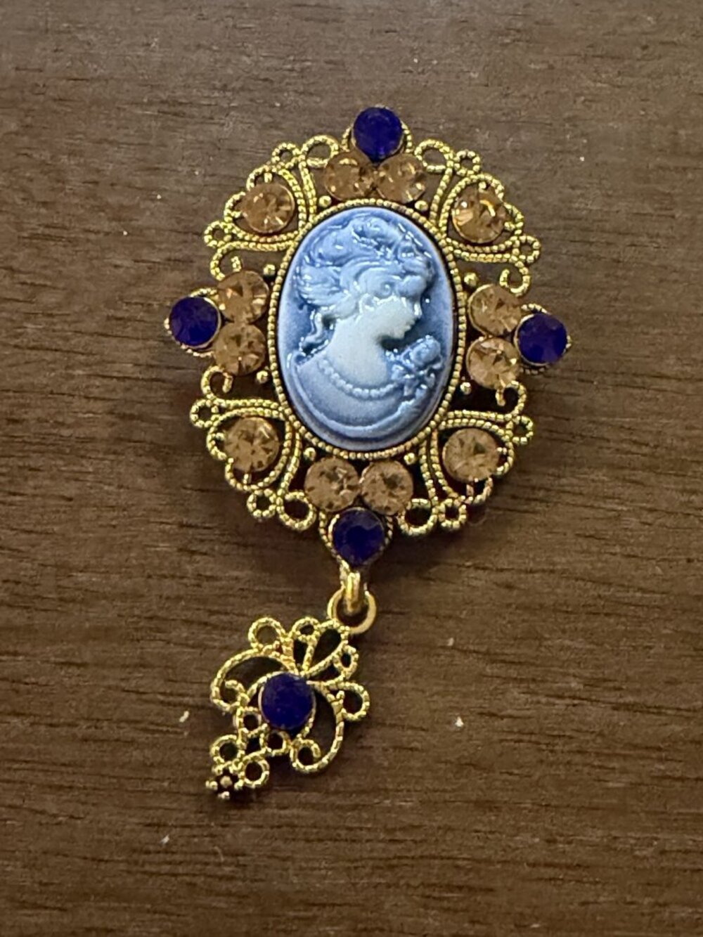 Unbranded Size OSFA Cameo Brooch with Blue Rhinestones and Dangle